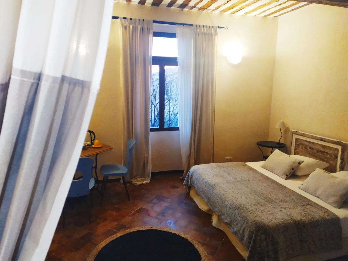 Chambre D'Hotes Face Au Lavoir Méthamis Buitenkant foto